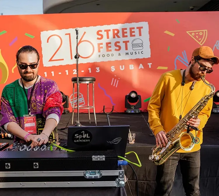 FESTİVALLERE VE ÇEŞİTLİ ETKİNLİKLERE EV SAHİPLİĞİ